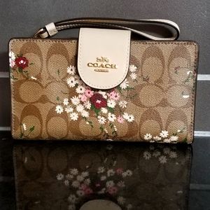 COACH C3722  Tech Wallet